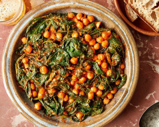 Spanish spinach with chickpeas (espinacas con garbanzos)