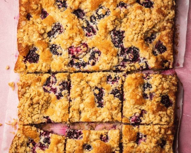 Blackberry crumble traybake