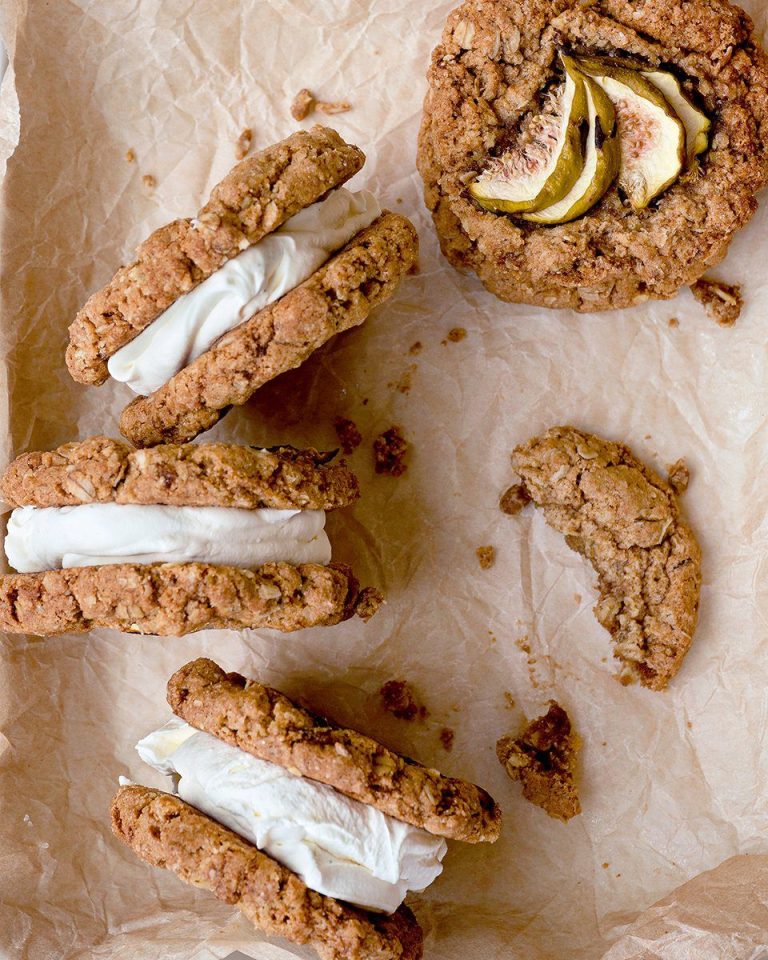 Fig and oat cookies